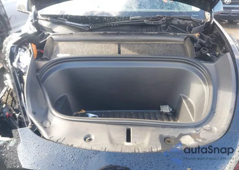 2022 Tesla Model Y Long Range Dual Motor All-Wheel Drive z USA, uszkodzony, nr VIN 7SAYGDEE7NA008549